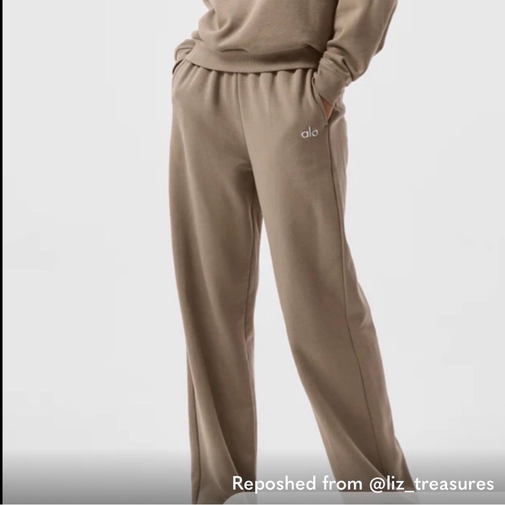 ALO Yoga Women's Beige Joggers